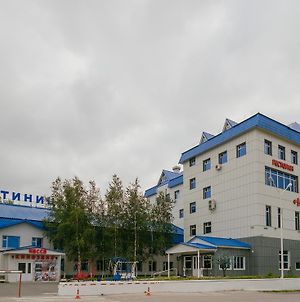 Nadezhda Hotel Nijnevartovsk Exterior photo