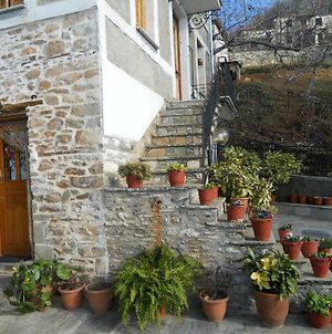 Sarafis Guesthouse Agios Lavrentios Exterior photo