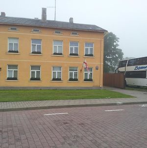 Hôtel Viesu Nams Dzirkali à Ventspils Exterior photo