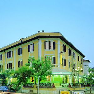 Hotel Des Bains Pesaro Exterior photo