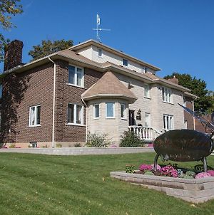 Bed and Breakfast Butterfly Manor à Niagara Falls Exterior photo