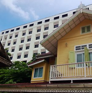 Panida Suite Hotel Bangkok Exterior photo