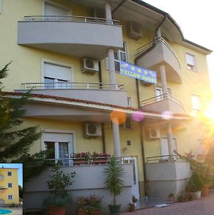 Appartement Yellow House Pula Exterior photo
