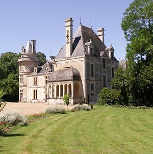 Bed and Breakfast Château de la Court d'Aron à Saint-Cyr-en-Talmondais Exterior photo