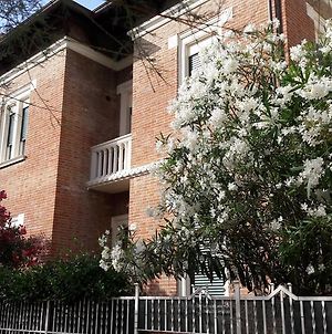 Appartamento In Villa Pesaro Exterior photo