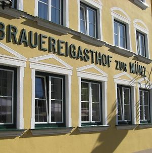 Hôtel Brauereigasthof Zur Munz Seit 1586 à Guntzbourg Exterior photo