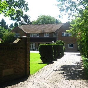 Tanglewood Guest House Gatwick Crawley  Exterior photo