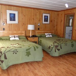 Seven Dwarfs Motel&Cabins Lac George Room photo