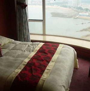 Hôtel Donghai à Qingdao Room photo