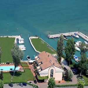Yachting Hotel Mistral Sirmione Exterior photo