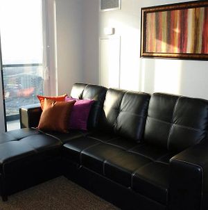 Square One Comfort Suite By Elite Suites Mississauga Exterior photo