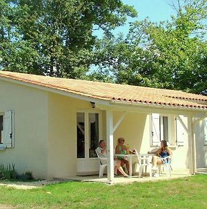 Villa Cozy Bungalow In The Authentic French Countryside à Brossac Exterior photo