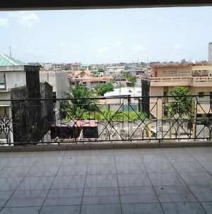 Bed and Breakfast Mc Location à Abidjan Exterior photo