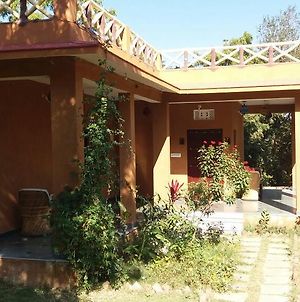 Villa Krishna Ranch à Udaipur Exterior photo