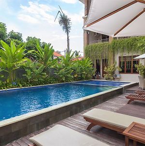 Hôtel Reddoorz @ Kubu Anyar 3 à Kuta Lombok Exterior photo