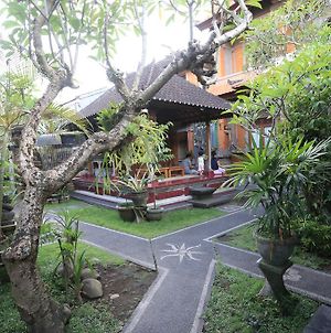 Dewa Hostel Ubud Exterior photo