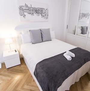 Alaia Holidays Apartments & Suite Caballero De Gracia Madrid Exterior photo