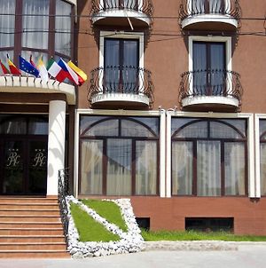 Hôtel Rhc Royal à Oradea Exterior photo