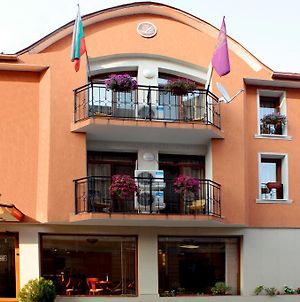 Lucky Hotel Veliko Tarnovo Exterior photo