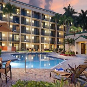 Courtyard By Marriott Fort Lauderdale East / Lauderdale-By-The-Sea Exterior photo
