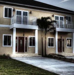 Villa Beautiful Bahamian Getaway à Nassau Exterior photo