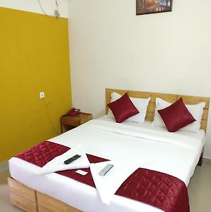Hôtel A V Residency à Kochi Room photo