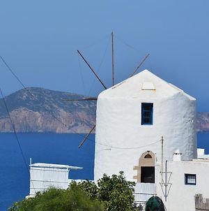 Milos Vaos Windmill Plaka  Exterior photo