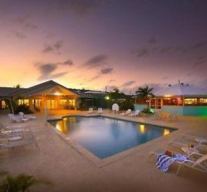 Hôtel Palm Bay Beach Club à George Town Exterior photo