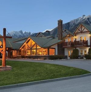 Canmore Rocky Mountain Inn Exterior photo
