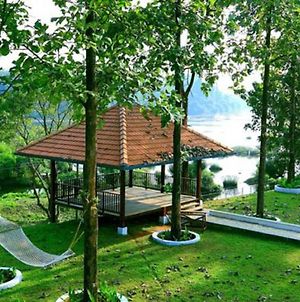 Whispering Waters Resorts Cochin Kochi Exterior photo