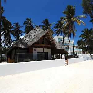 Villa Beachfront Turtle House Zanzibarhouses à Kiwengwa  Exterior photo