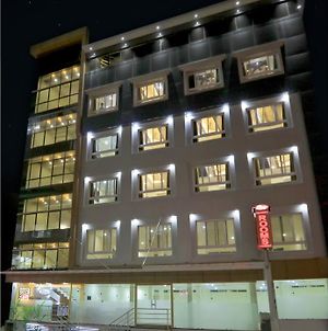 Hôtel Kenz Residency à Kochi Exterior photo