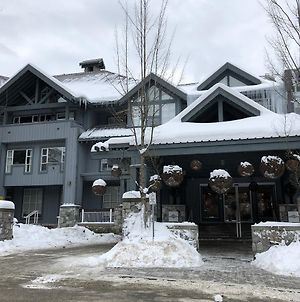 Siri suite at Glacier Lodge Whistler Exterior photo