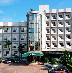 Hôtel VallaE Des Princes Ha”Tel à Douala Exterior photo