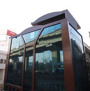 Hôtel Oyo 7771 Ern Station à Kochi Exterior photo