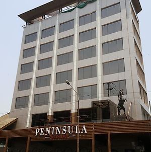 Hôtel Peninsula Redpine-Airport à Bombay Exterior photo