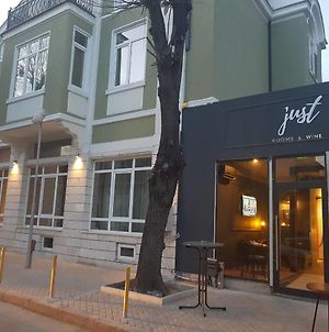 Just Rooms & Wine Varna Exterior photo