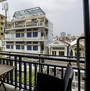 White Residence Hotel & Apartment Phnom Penh Exterior photo