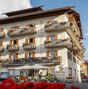 Hôtel Aquila à Cortina dʼAmpezzo Exterior photo