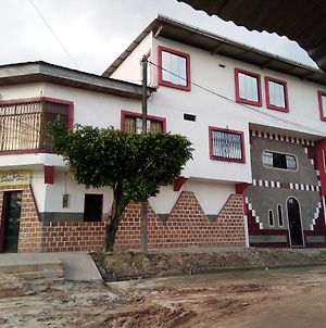 Hôtel Sarisa House à Iquitos Exterior photo