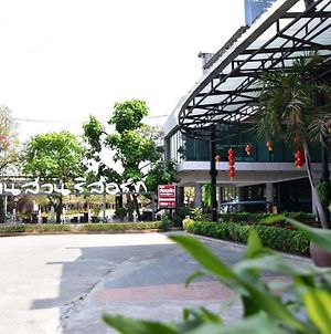 Bansuan Resort Nakhon Sawan Exterior photo