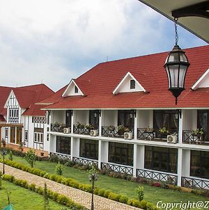 White Orchid Hotel Nyaung Shwe Exterior photo