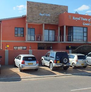 Royal Castle Guest House Windhoek Exterior photo