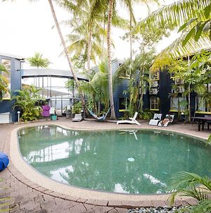 Mad Monkey Backpackers Village Cairns Exterior photo