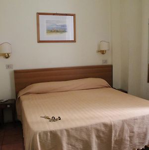 Hotel Pomezia Rome Exterior photo