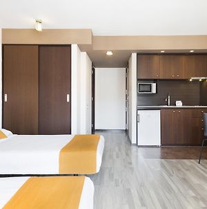 Appartement Ginosi Basics Centric Apartel à Castelldefels Exterior photo