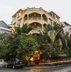 Anise Hotel And Restaurant Phnom Penh Exterior photo