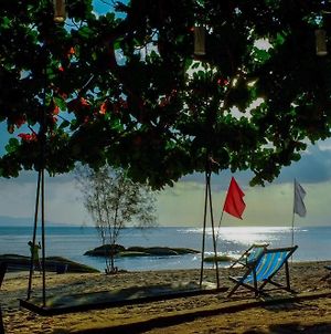 Thaniza Beachfront Resort Haad Rin Exterior photo