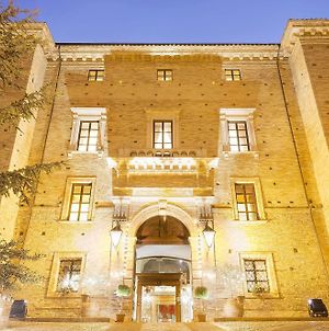 Hôtel Castello Chiola Dimora Storica à Loreto Aprutino Exterior photo