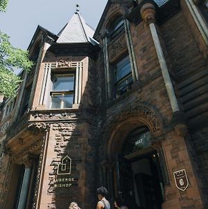 Auberge Bishop - Hostel Montréal Exterior photo
